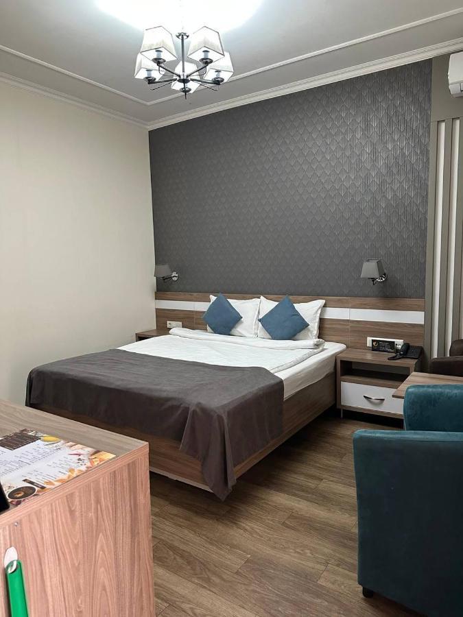 Gоlden Dragon Villa Hotel Bishkek Bagian luar foto