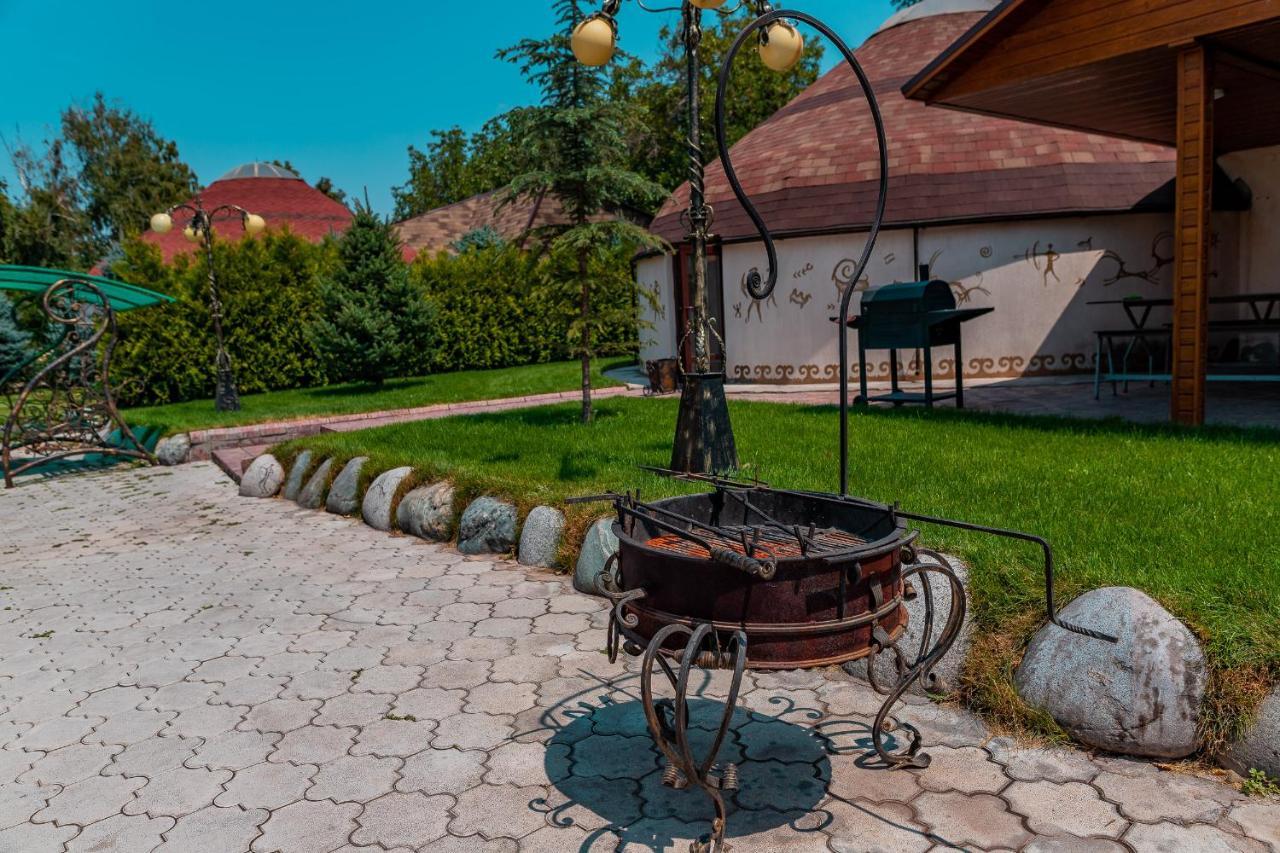 Gоlden Dragon Villa Hotel Bishkek Bagian luar foto