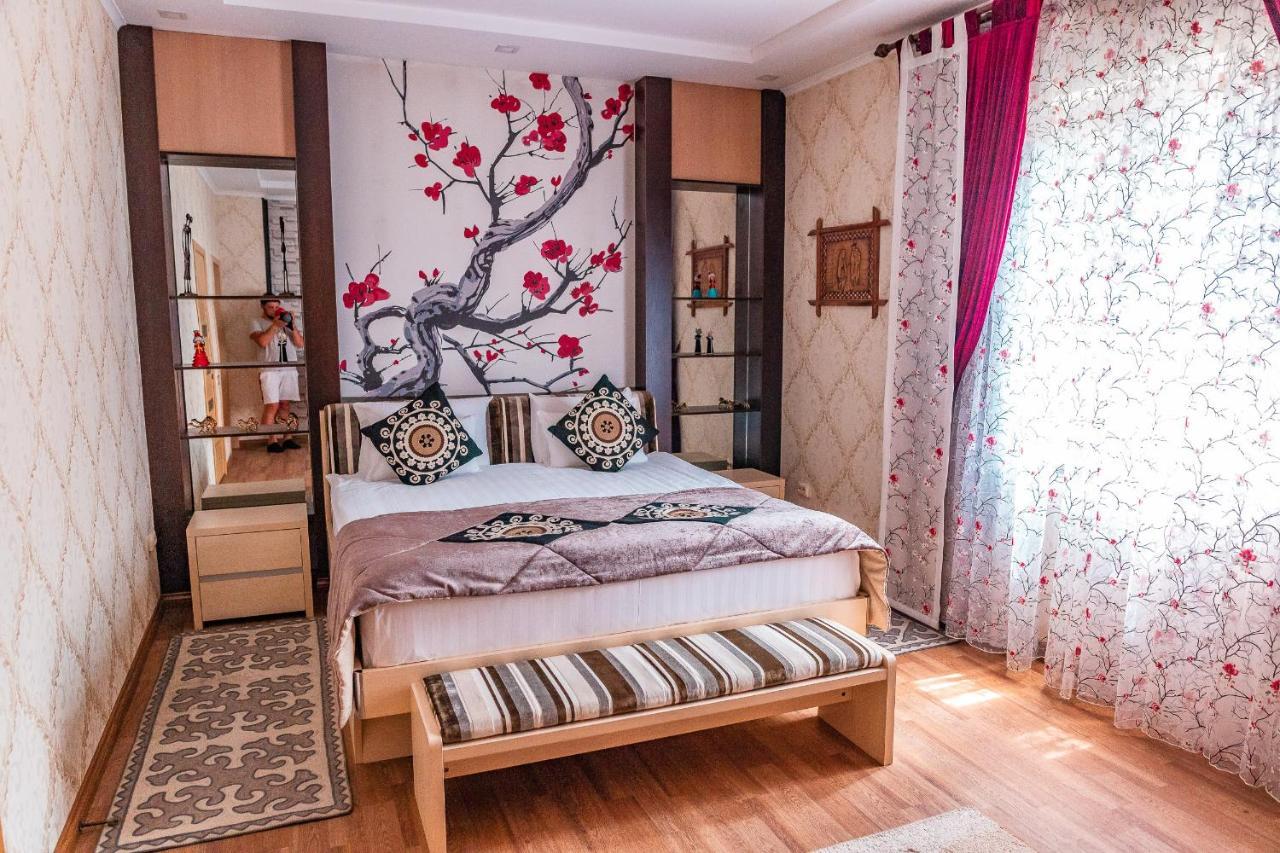 Gоlden Dragon Villa Hotel Bishkek Bagian luar foto