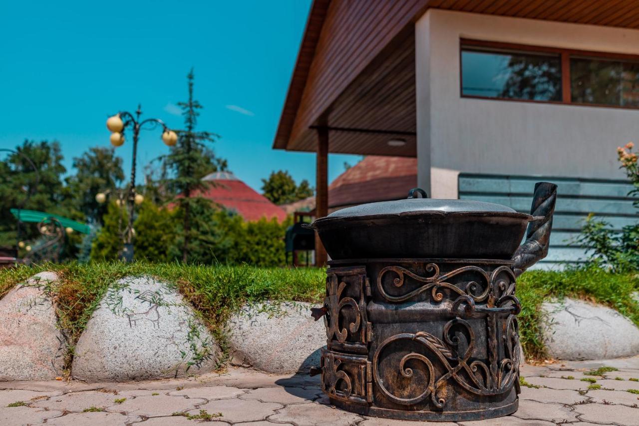 Gоlden Dragon Villa Hotel Bishkek Bagian luar foto