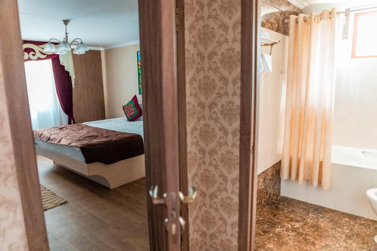 Gоlden Dragon Villa Hotel Bishkek Bagian luar foto