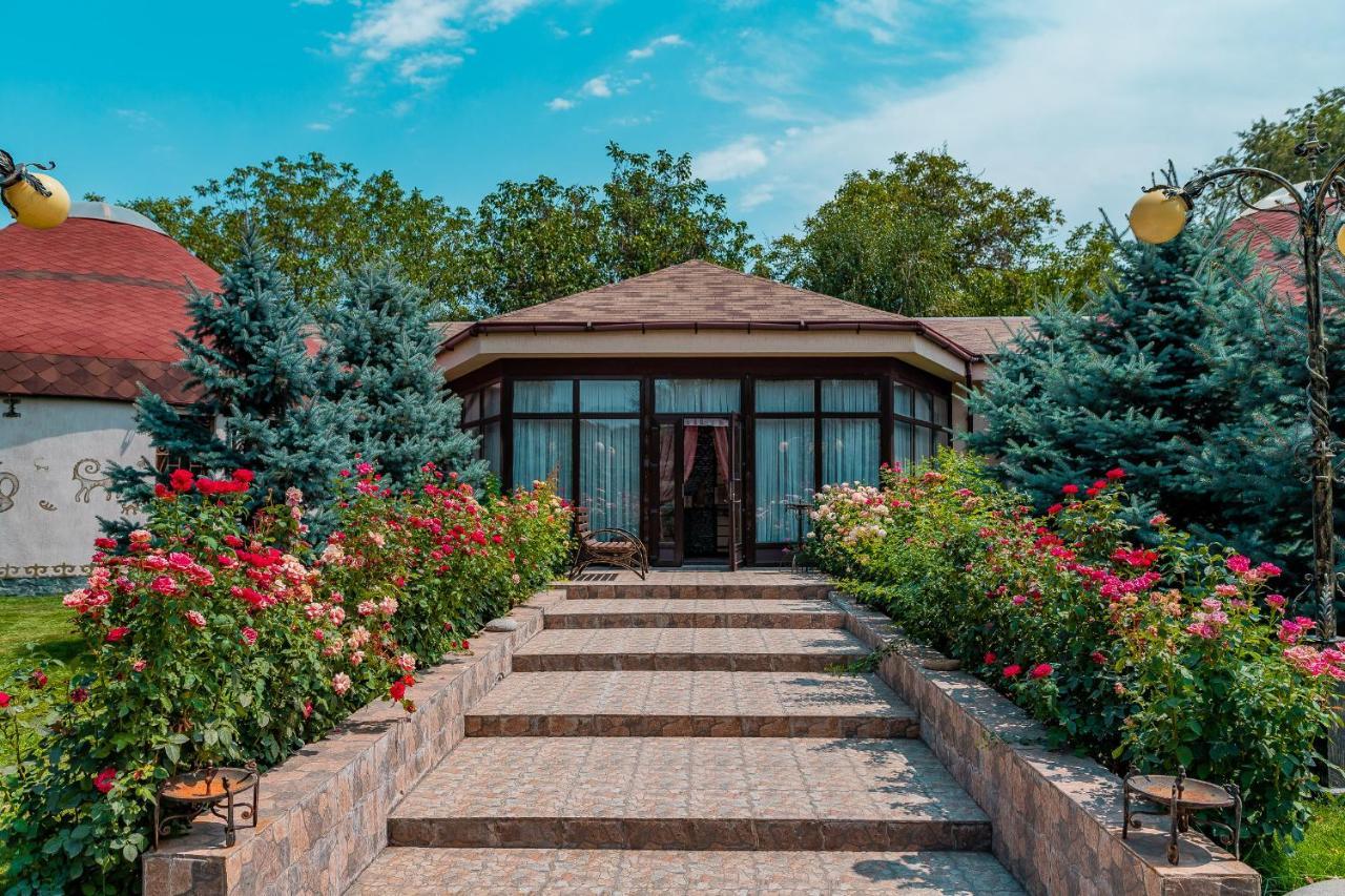 Gоlden Dragon Villa Hotel Bishkek Bagian luar foto