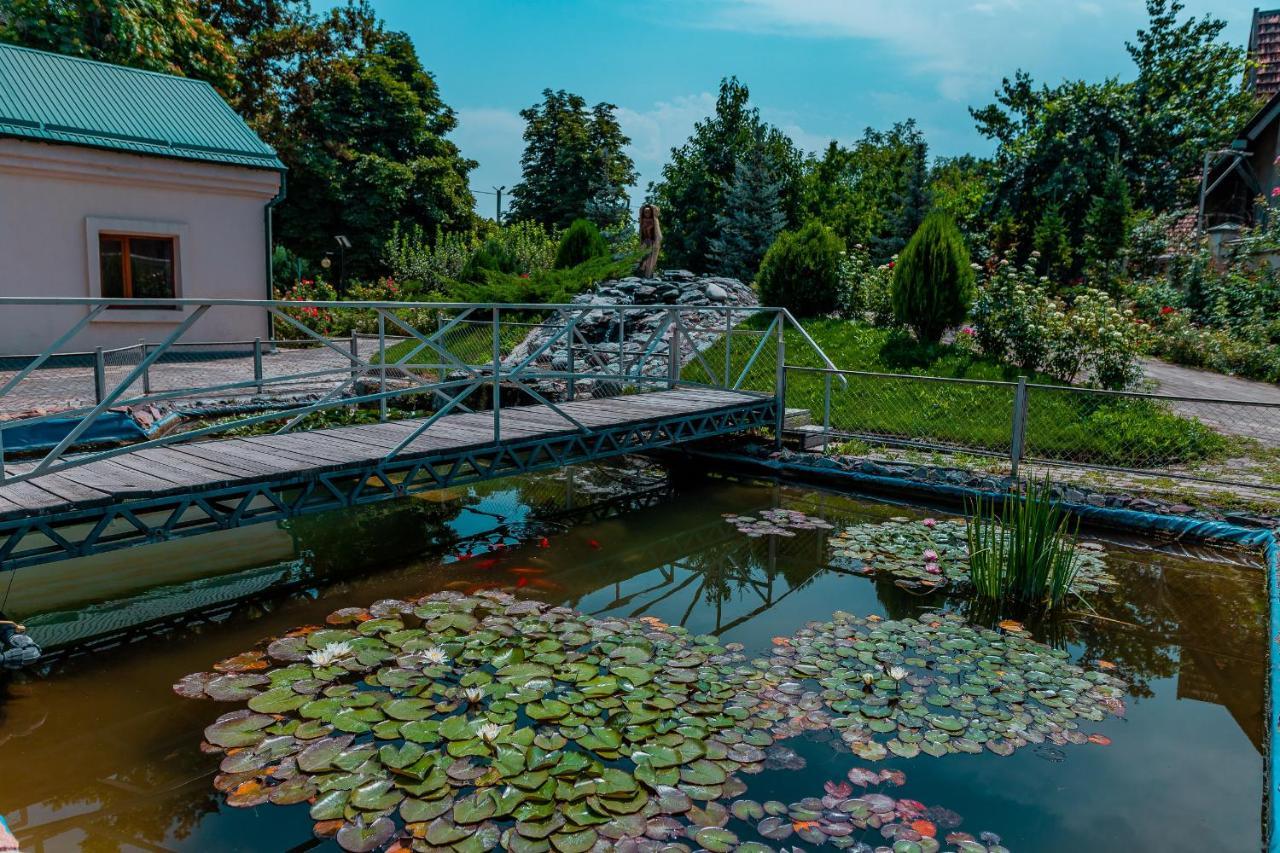 Gоlden Dragon Villa Hotel Bishkek Bagian luar foto