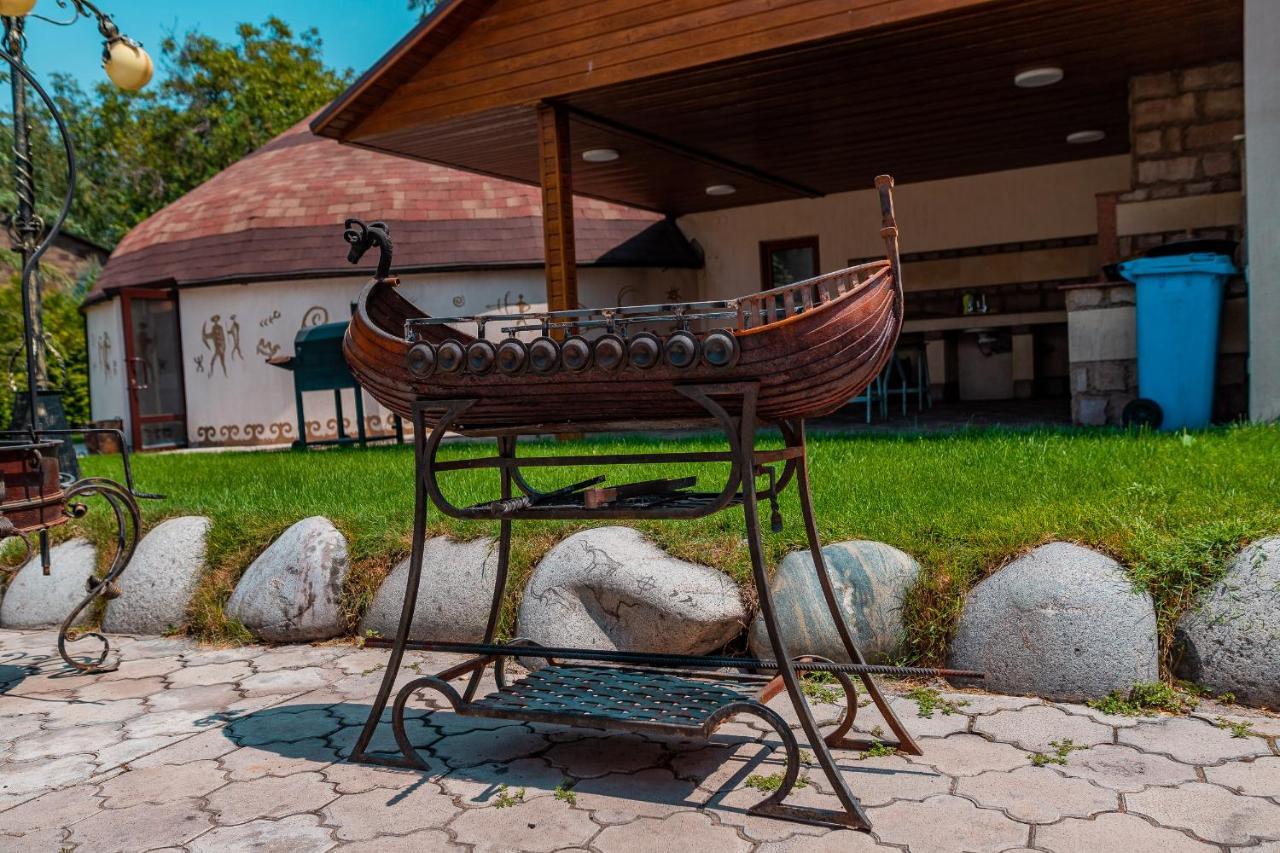 Gоlden Dragon Villa Hotel Bishkek Bagian luar foto