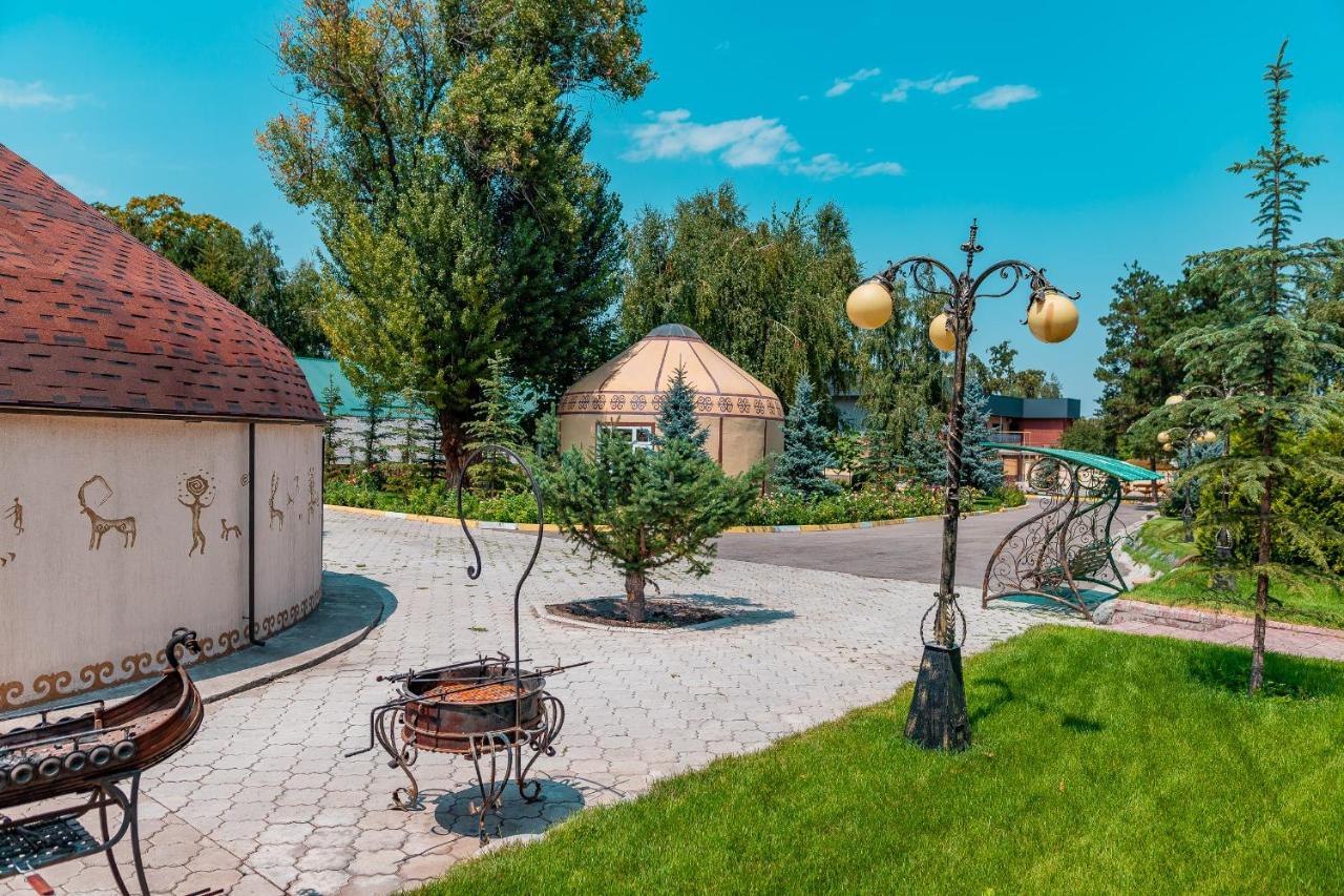 Gоlden Dragon Villa Hotel Bishkek Bagian luar foto